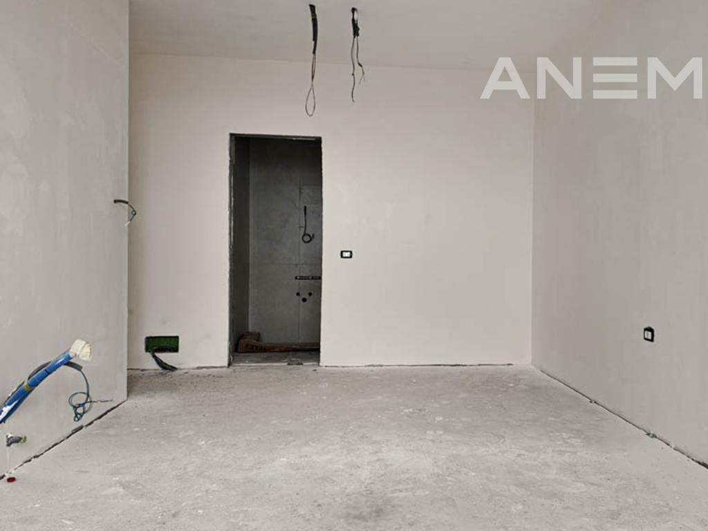 Banesë në shitje 215m² në lagjen Lakrishtë
