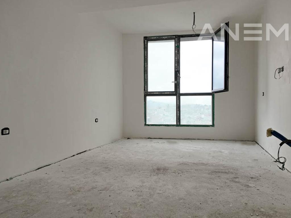 Banesë në shitje 215m² në lagjen Lakrishtë
