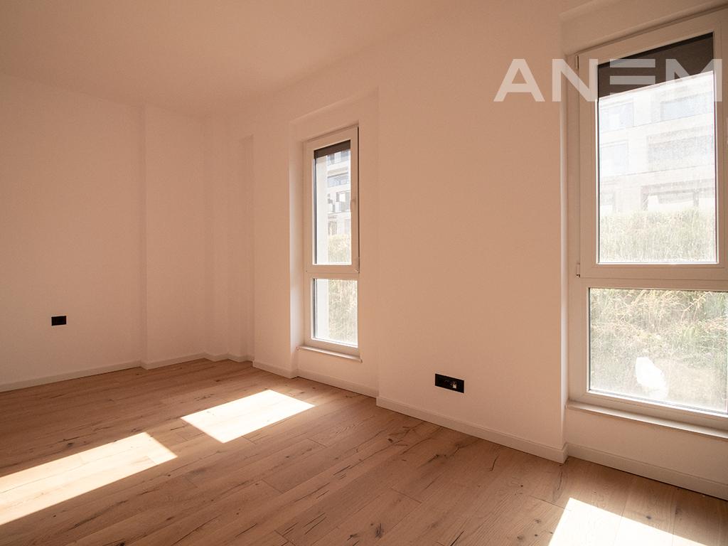 Terracier në shitje 224.5m² + 73.80m² tarracë në Marigona Hill