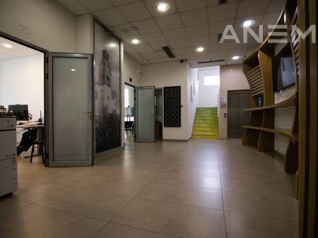 Objekt me qira 1950m² në Rrugën e Zagrebit