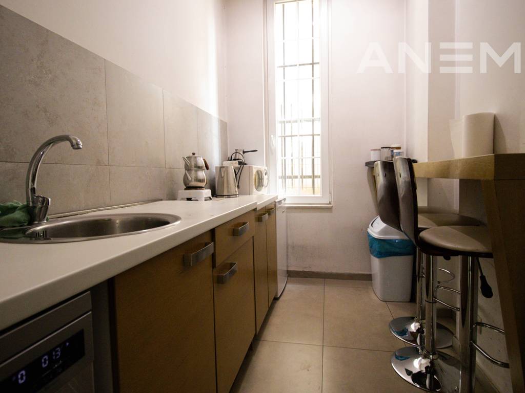 Objekt me qira 1950m² në Rrugën e Zagrebit