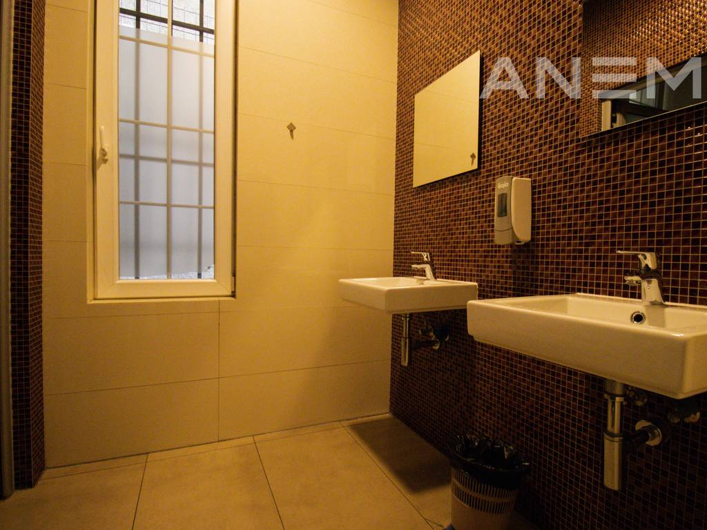 Objekt me qira 1950m² në Rrugën e Zagrebit