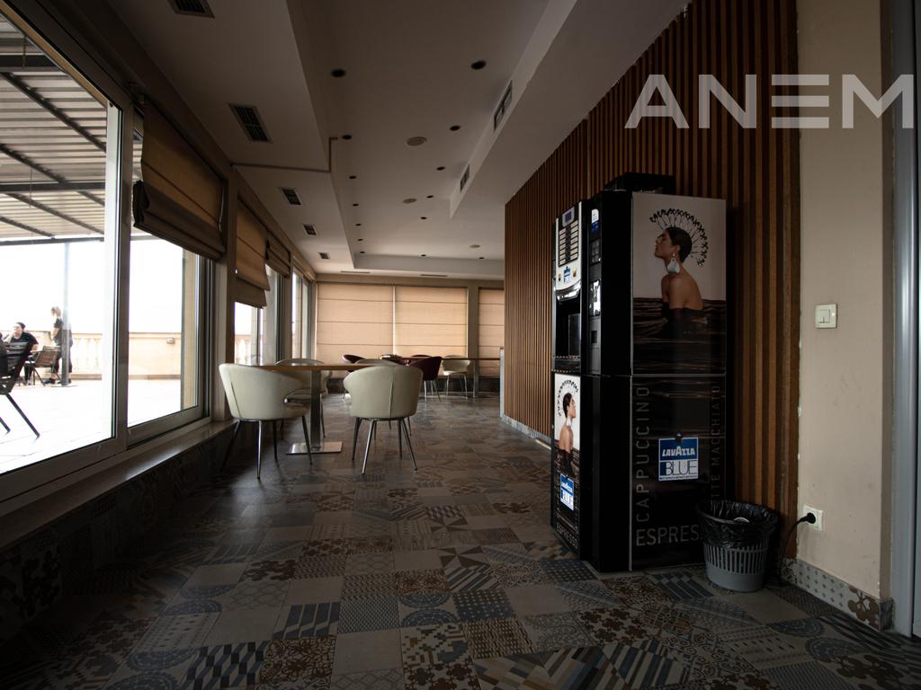 Objekt me qira 1950m² në Rrugën e Zagrebit