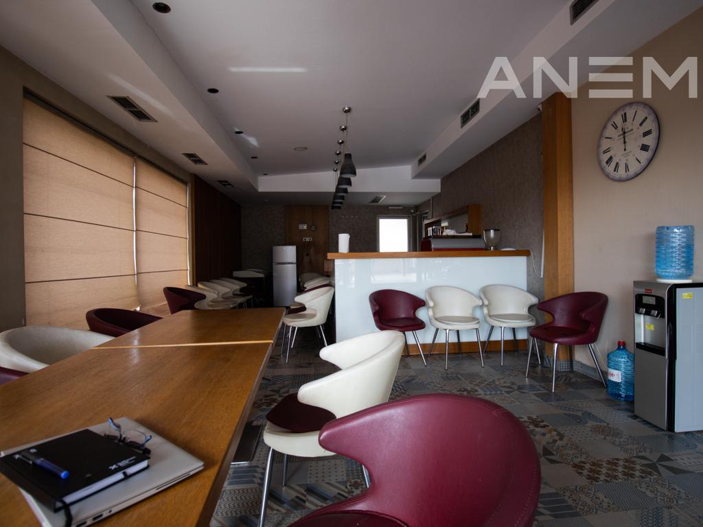 Objekt me qira 1950m² në Rrugën e Zagrebit