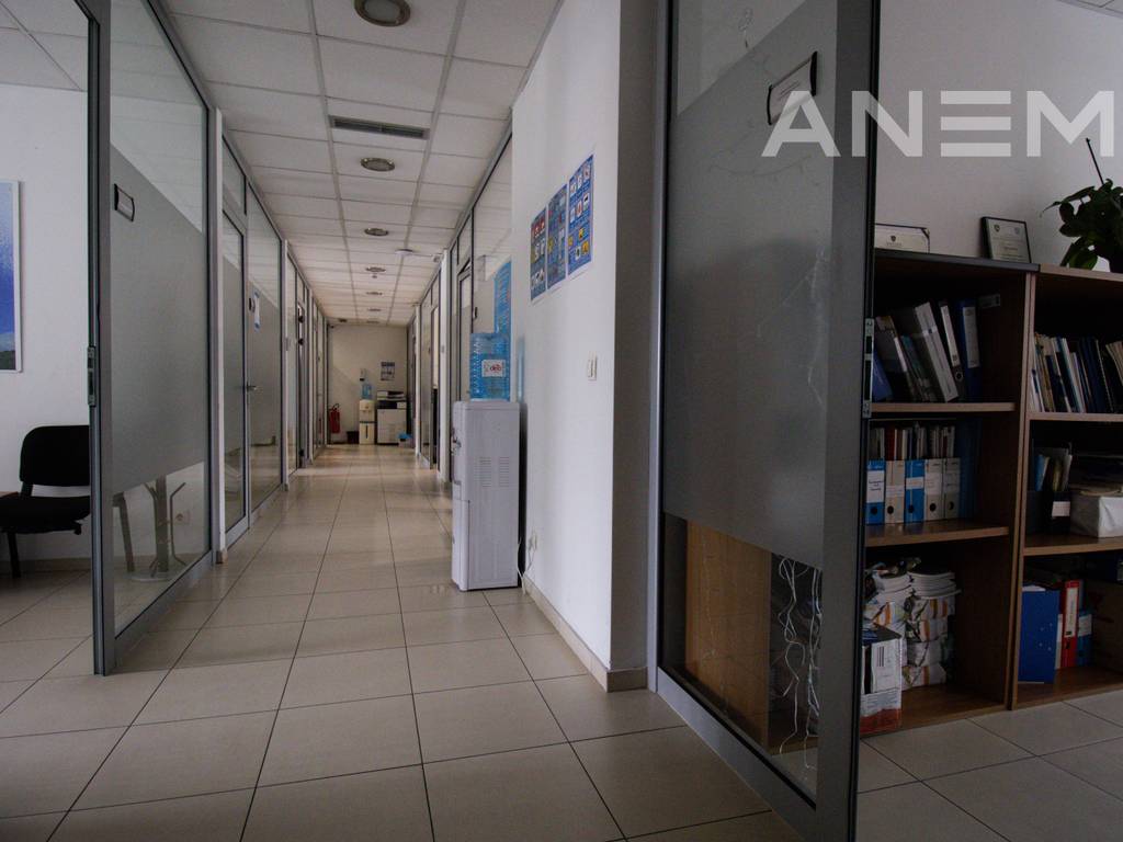 Objekt me qira 1950m² në Rrugën e Zagrebit