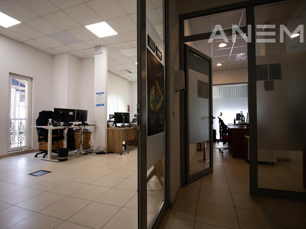 Objekt me qira 1950m² në Rrugën e Zagrebit