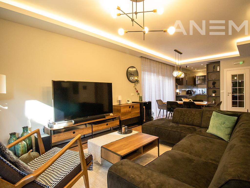 Shtëpi në shitje 202m² + 25m² nënkulm në Veternik