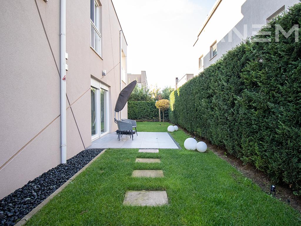 Shtëpi në shitje 202m² + 25m² nënkulm në Veternik