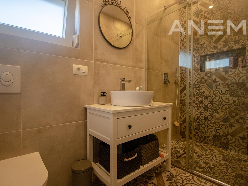 Shtëpi në shitje 202m² + 25m² nënkulm në Veternik