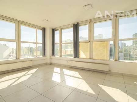 Office for rent with 3 workspaces in the Dardania neighborhood