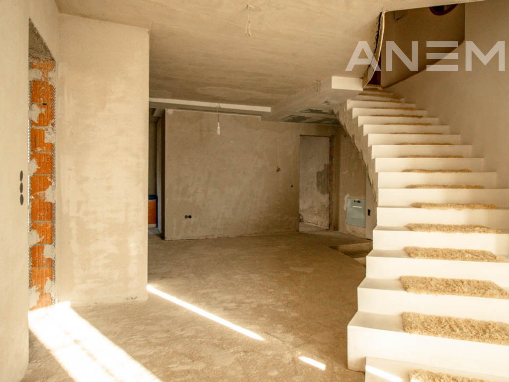 Shtëpi në shitje 667m² në lagjen Sofalia
