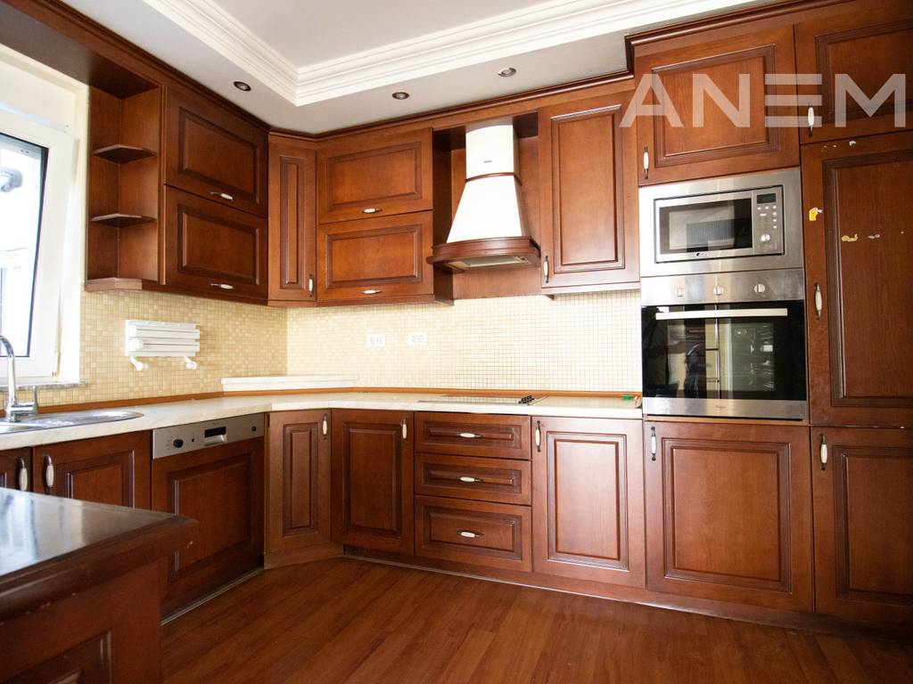 5-bedroom rental house in the Sofalia neighborhood