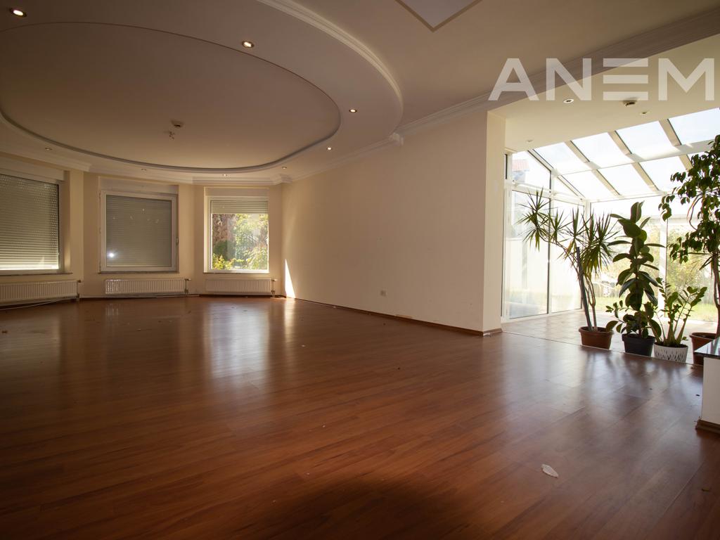 5-bedroom rental house in the Sofalia neighborhood