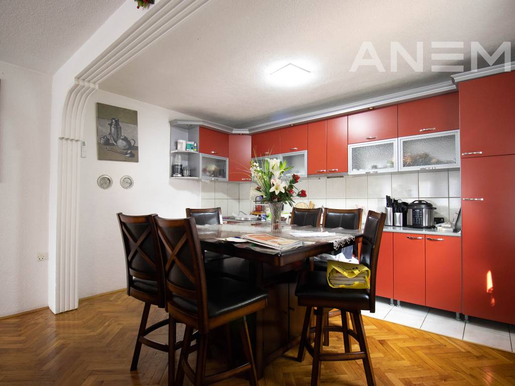House for sale 250m² in the Vranjevc neighborhood