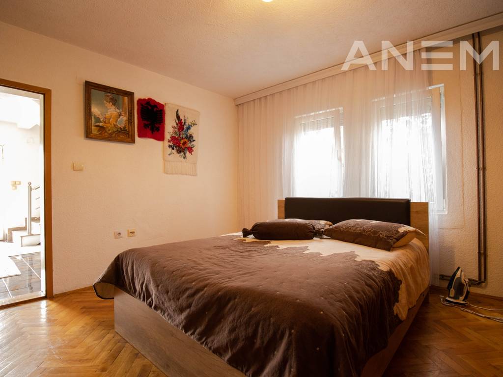 House for sale 250m² in the Vranjevc neighborhood