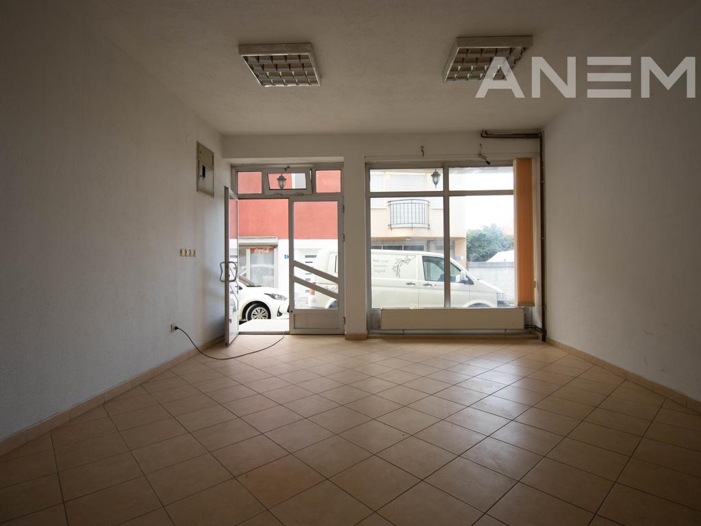 Lokal me qira me 3 hapësira pune në Vellushë