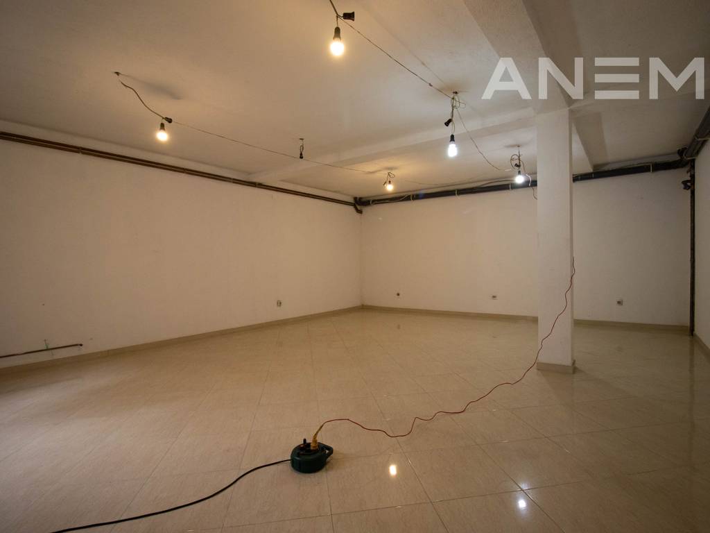 Lokal me qira me 3 hapësira pune në Vellushë