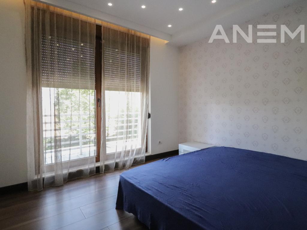 Shtëpi me qira 210m² në Marigona Residence