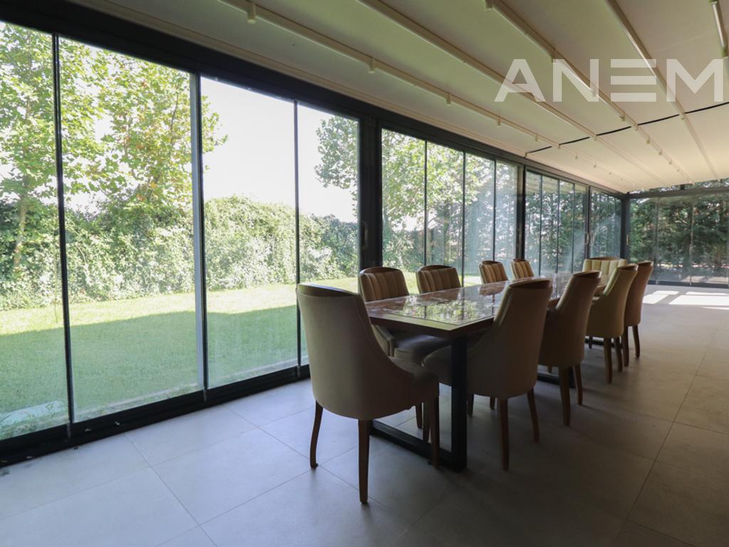 Shtëpi me qira 210m² në Marigona Residence