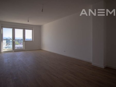 Office for rent with 3 workspaces in Mati 1 neighborhood