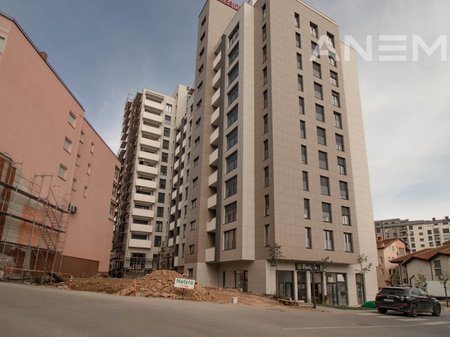 Zyre me qira 400m² në lagjen Bregu i Diellit.