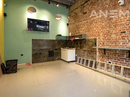 Premises for rent with 1 space in the Center