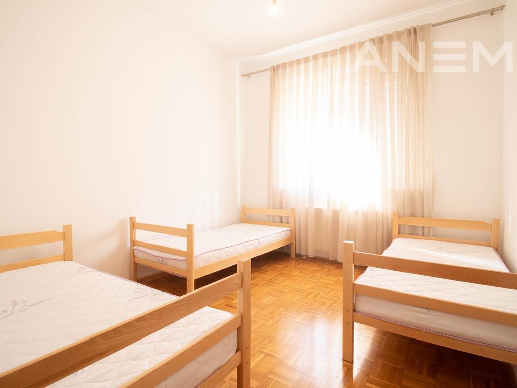 Banesë me qira me 2 dhoma gjumi në lagjen Bregu i Diellit