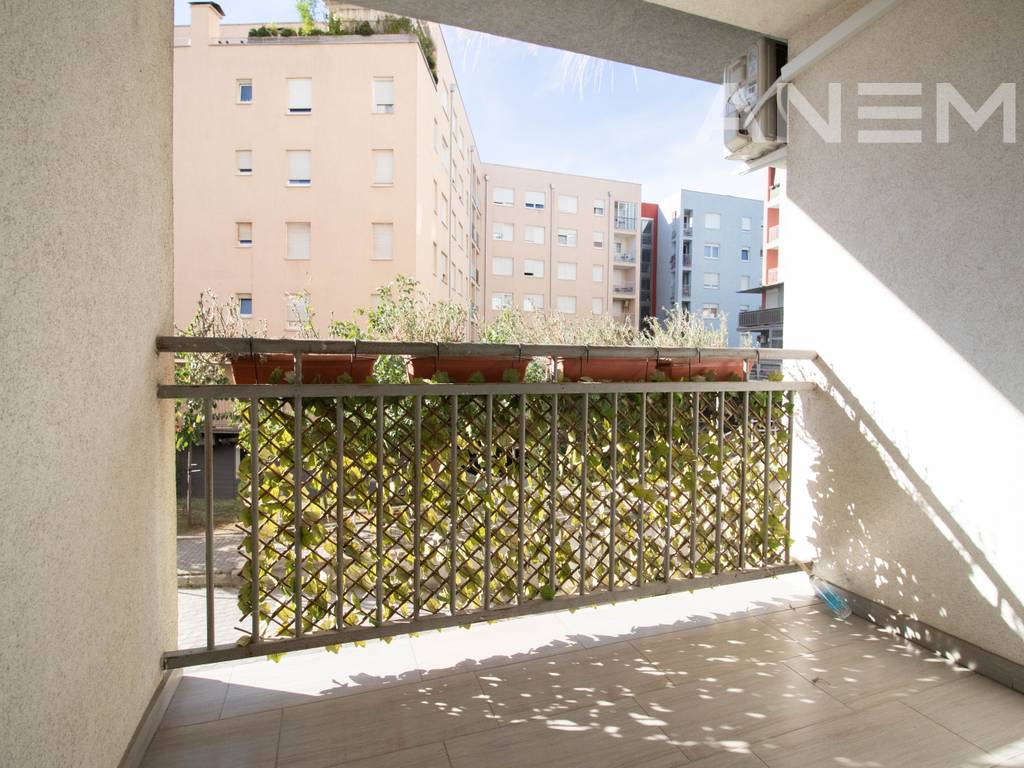 Banesë me qira me 2 dhoma gjumi në lagjen Bregu i Diellit