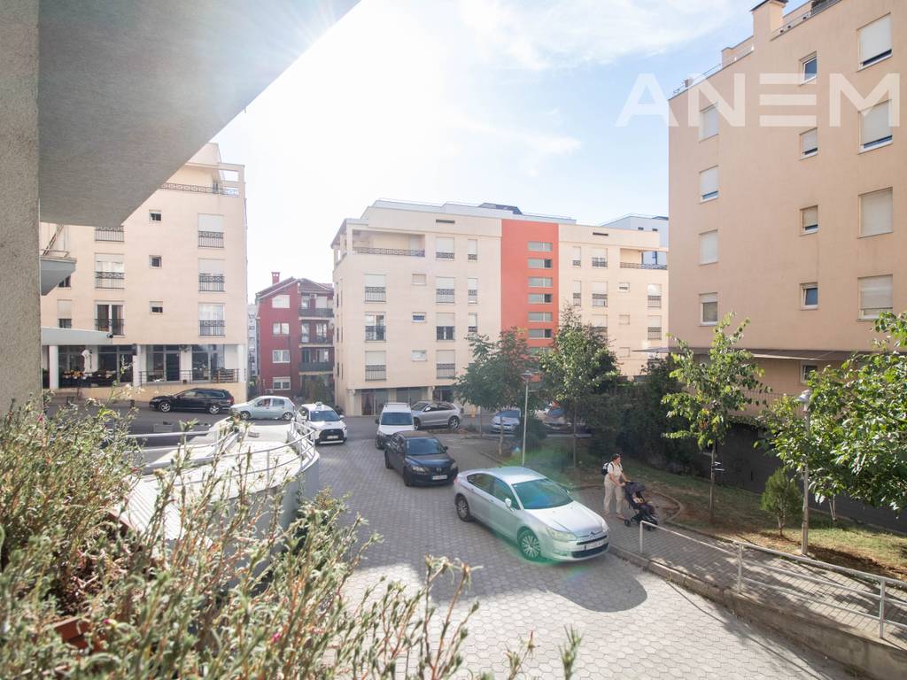 Banesë me qira me 2 dhoma gjumi në lagjen Bregu i Diellit