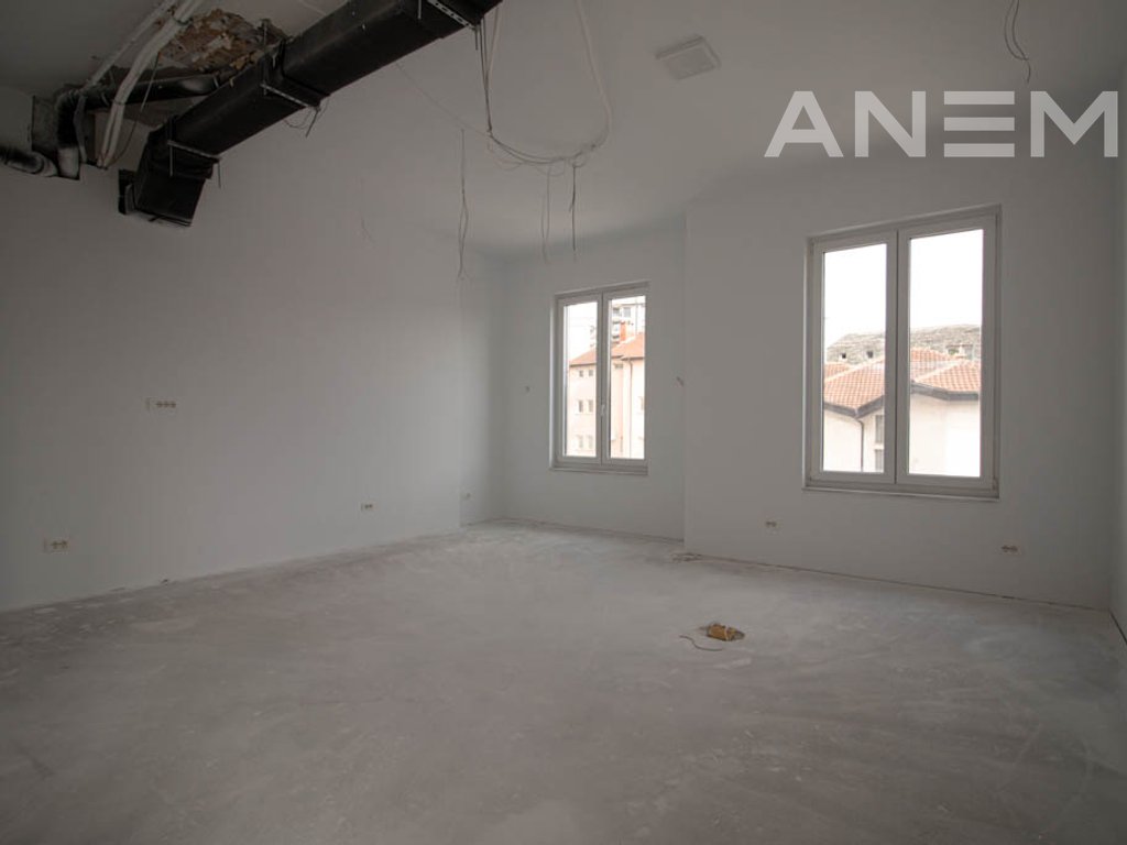 Zyre me qira 400m² në lagjen Bregu i Diellit.