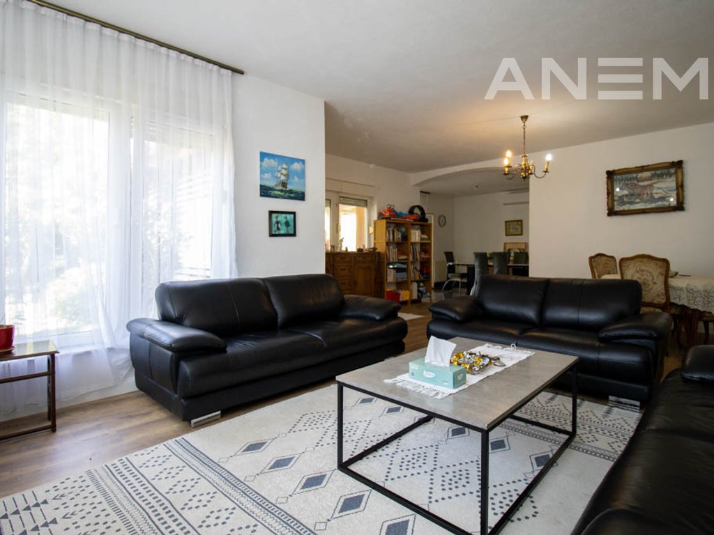 Shtëpi në shitje 440m² në lagjen Mati 1