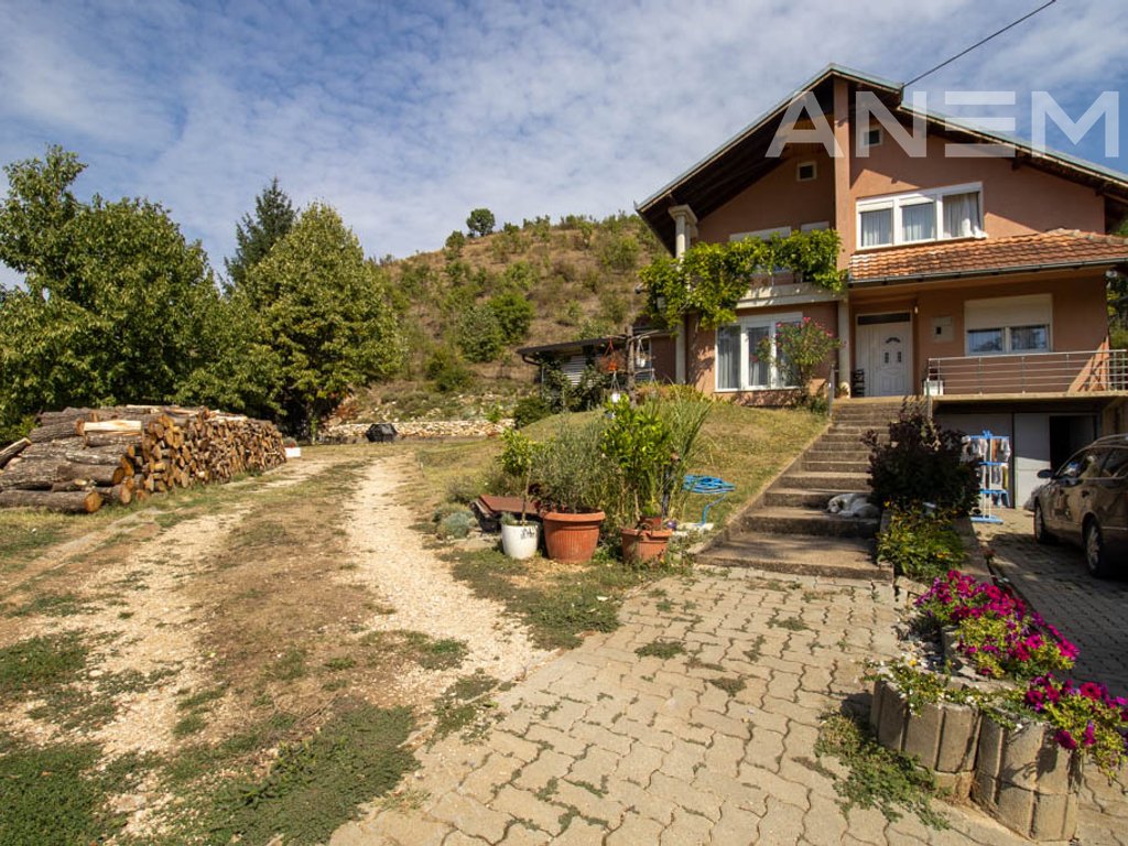 Shtëpi në shitje 440m² në lagjen Mati 1