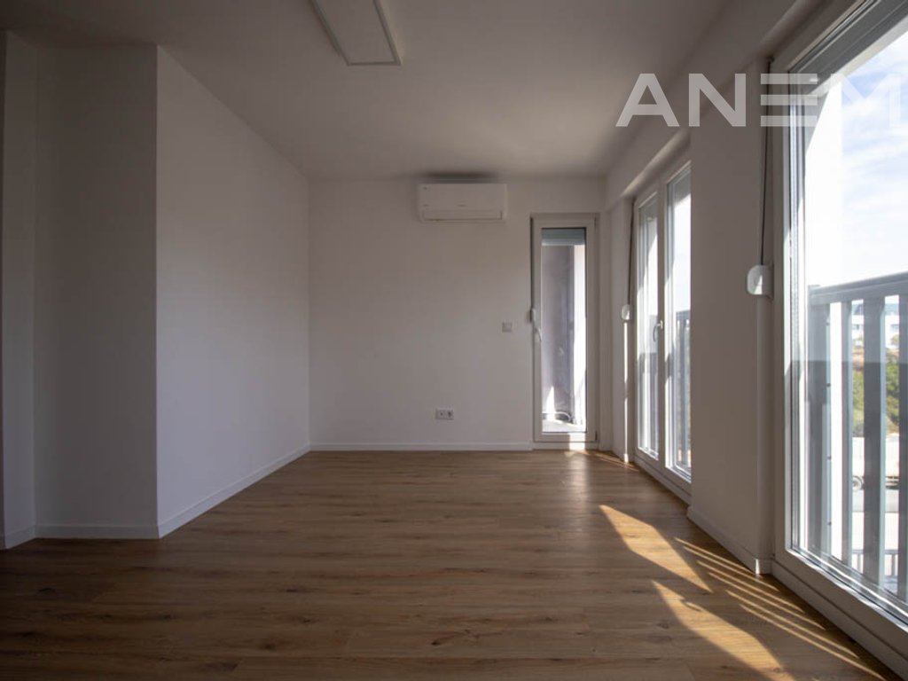 Zyre me qira me 6 hapësira pune tek Rruga A