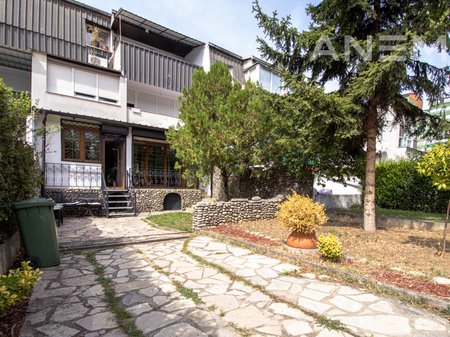 Zyre me qira me 4 hapësira pune në Dardani