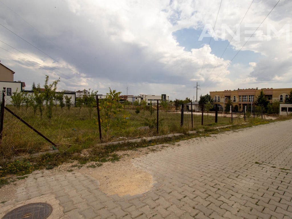 Tokë në shitje 8,78 ari në Veternik
