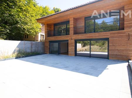 Vilë në shitje 700m² në Brezovicë