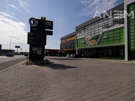 Objekt me qira 1600m² në Veternik