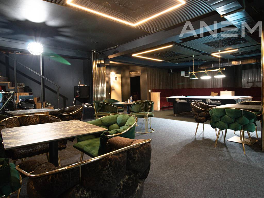 Lokal me qira 470m² në Qendër