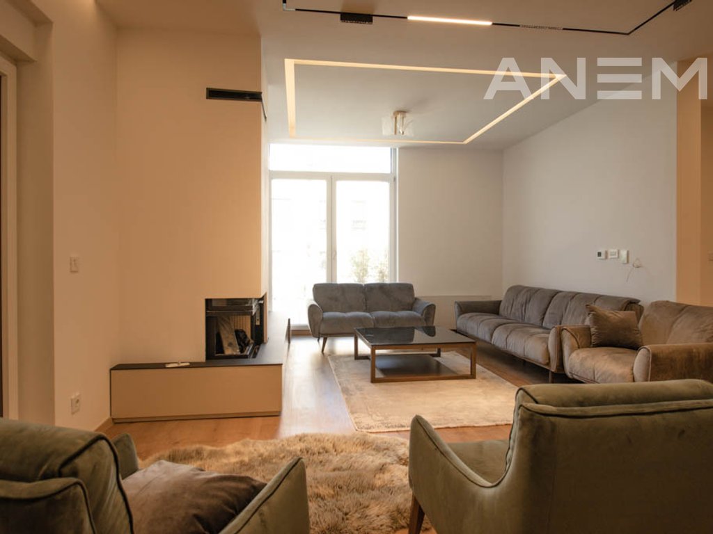 Shtëpi me qira me 3 dhoma gjumi në Royal Green Residence
