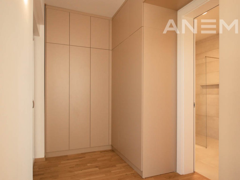 Shtëpi me qira me 3 dhoma gjumi në Royal Green Residence