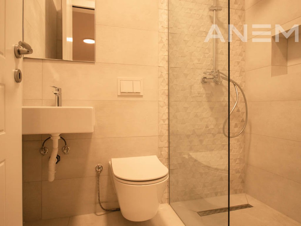Shtëpi me qira me 3 dhoma gjumi në Royal Green Residence