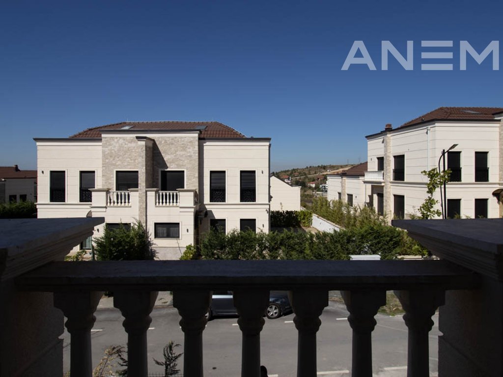 Shtëpi me qira me 3 dhoma gjumi në Royal Green Residence