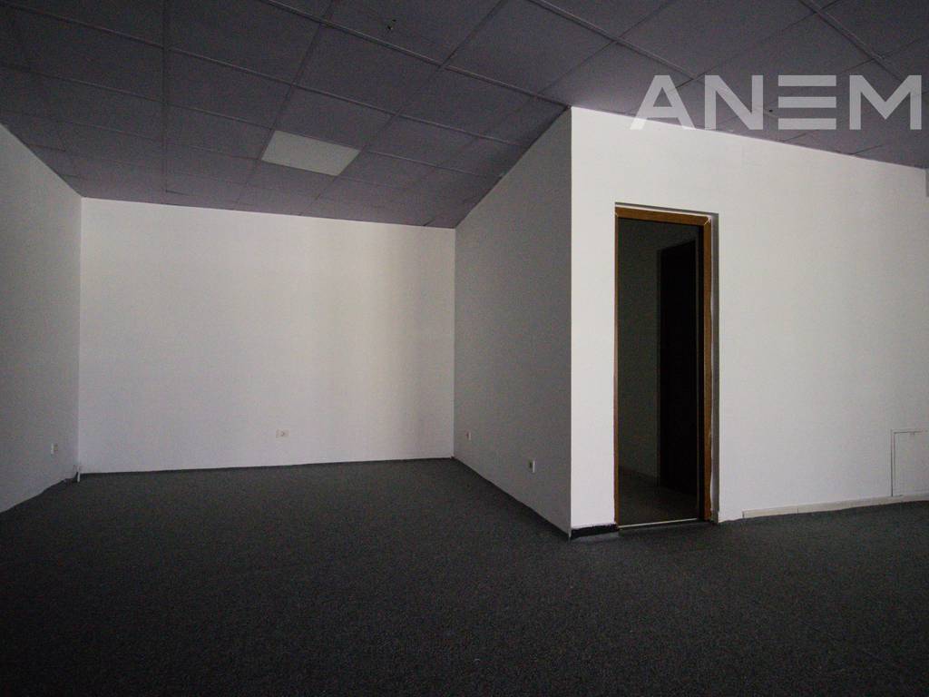 Lokal në shitje 196.36m² në Lakrishtë