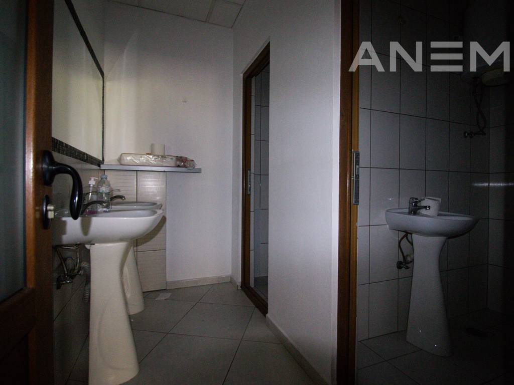 Lokal në shitje 196.36m² në Lakrishtë