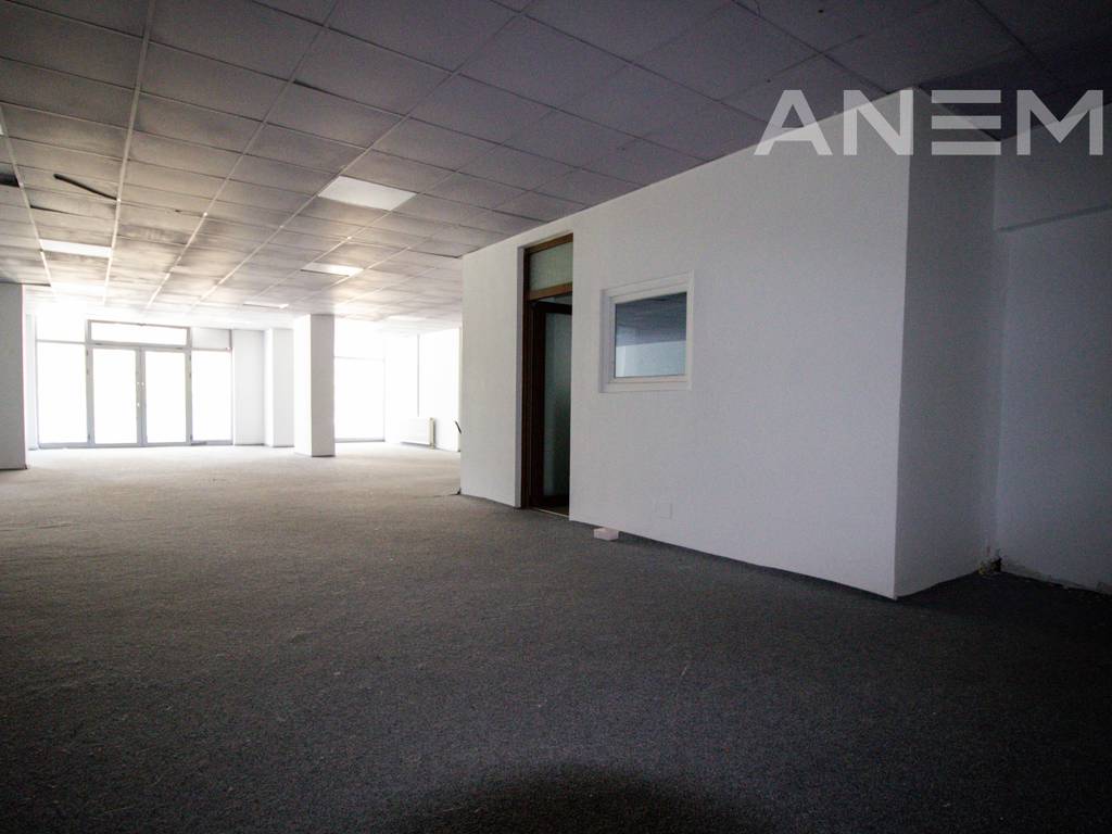 Lokal në shitje 196.36m² në Lakrishtë