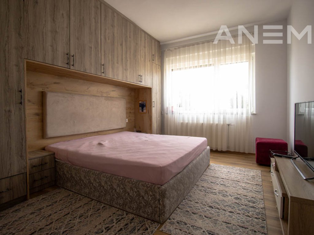 Shtëpi në shitje 240m² në Veternik