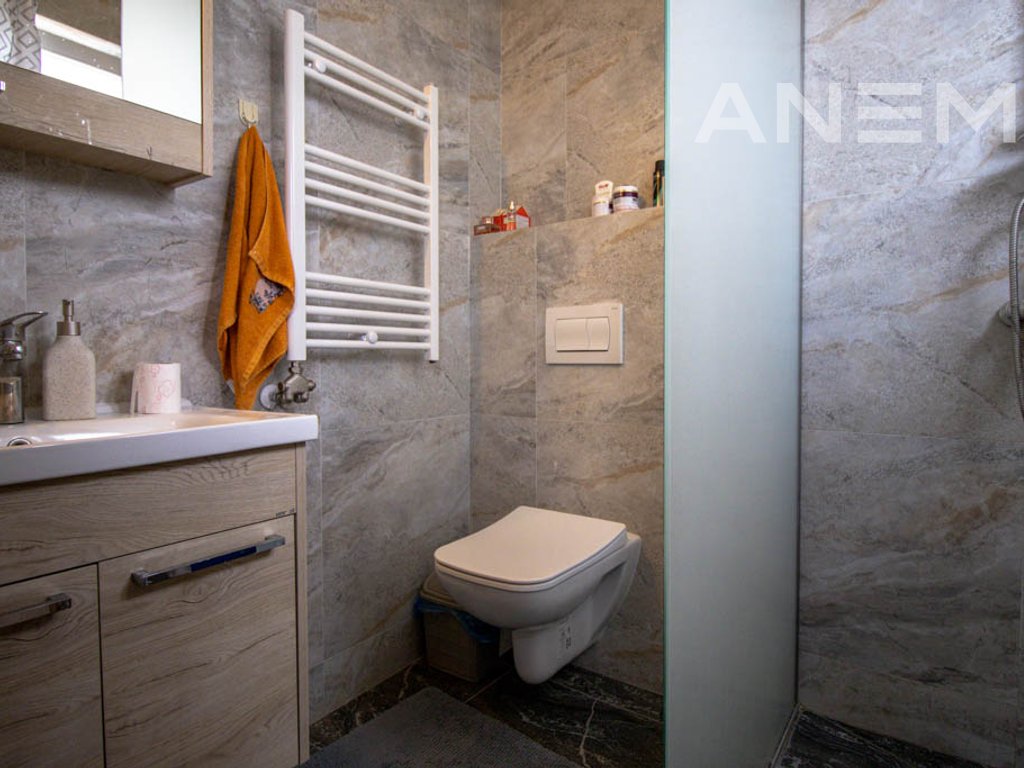 Shtëpi në shitje 240m² në Veternik