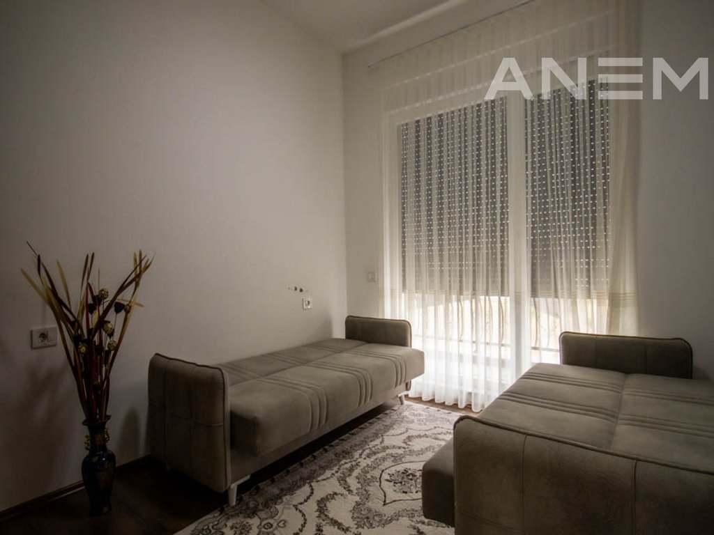 Shtëpi në shitje 240m² në Veternik