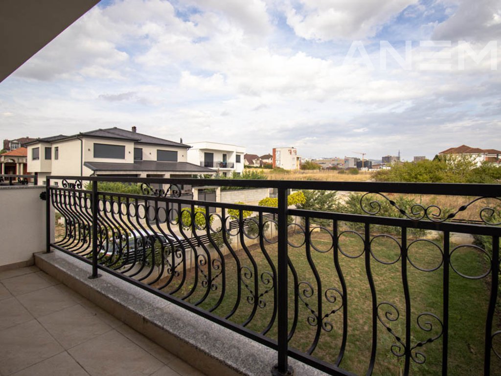 Shtëpi në shitje 240m² në Veternik