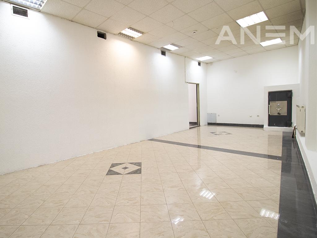 Shop for rent 430m² in Center